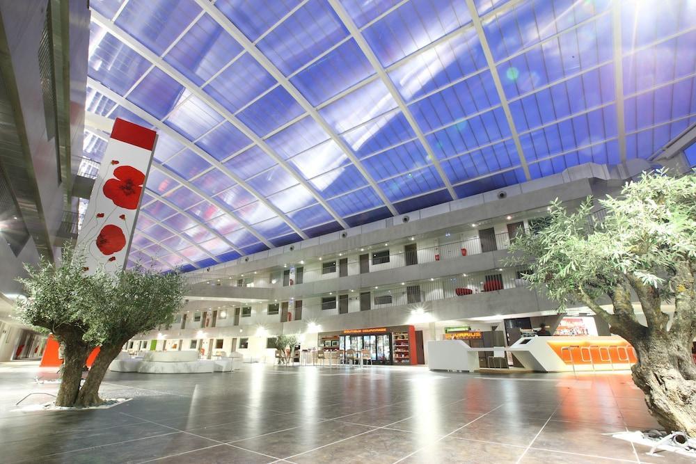 Cowool Cergy Aparthotel Eksteriør bilde